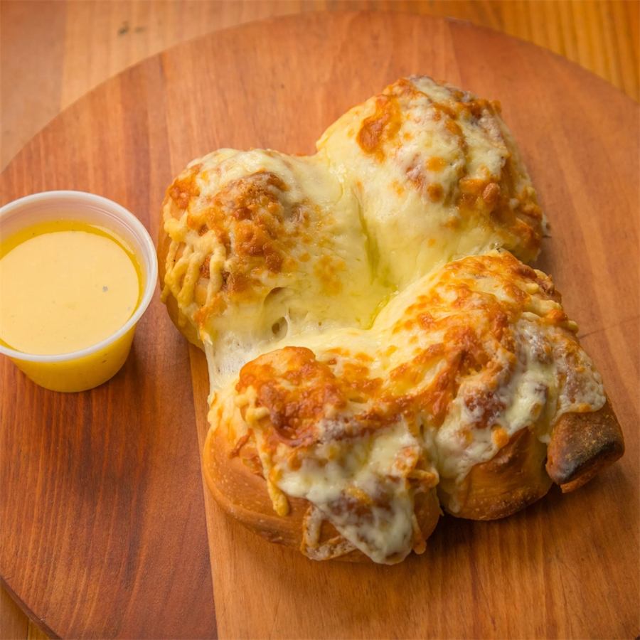 Pizza Agostina Rolls — Rolls de masa con mantequilla de ajo, mozzarella, parmesano y roquefort. 4 unidades.