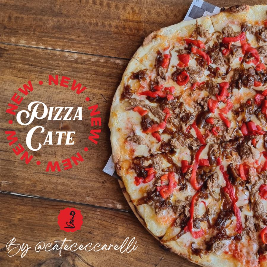 Pizza Cate — Base pomodoro, mozzarella, carne mechada, pimentón rojo y cebolla caramelizada.